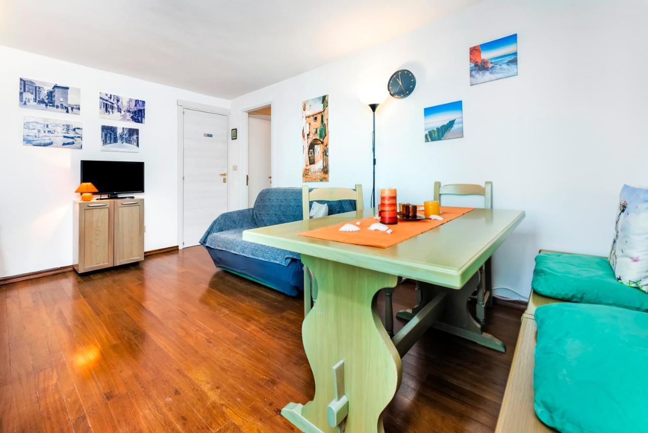 Havana - Apartment With Sea View Rovinj Buitenkant foto